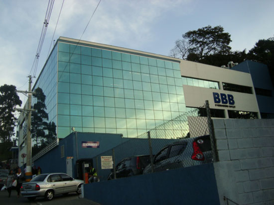 A loja BBB Outlet em Embu das Artes