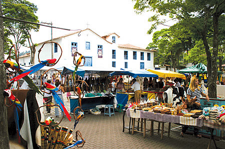 A Feira de Artes e Artesanato de Embu da Artes